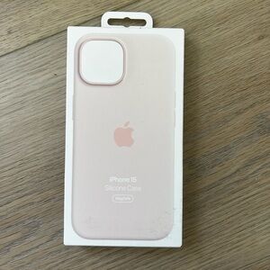 Apple iPhone 15 Silicone Case with MagSafe - Light Pink